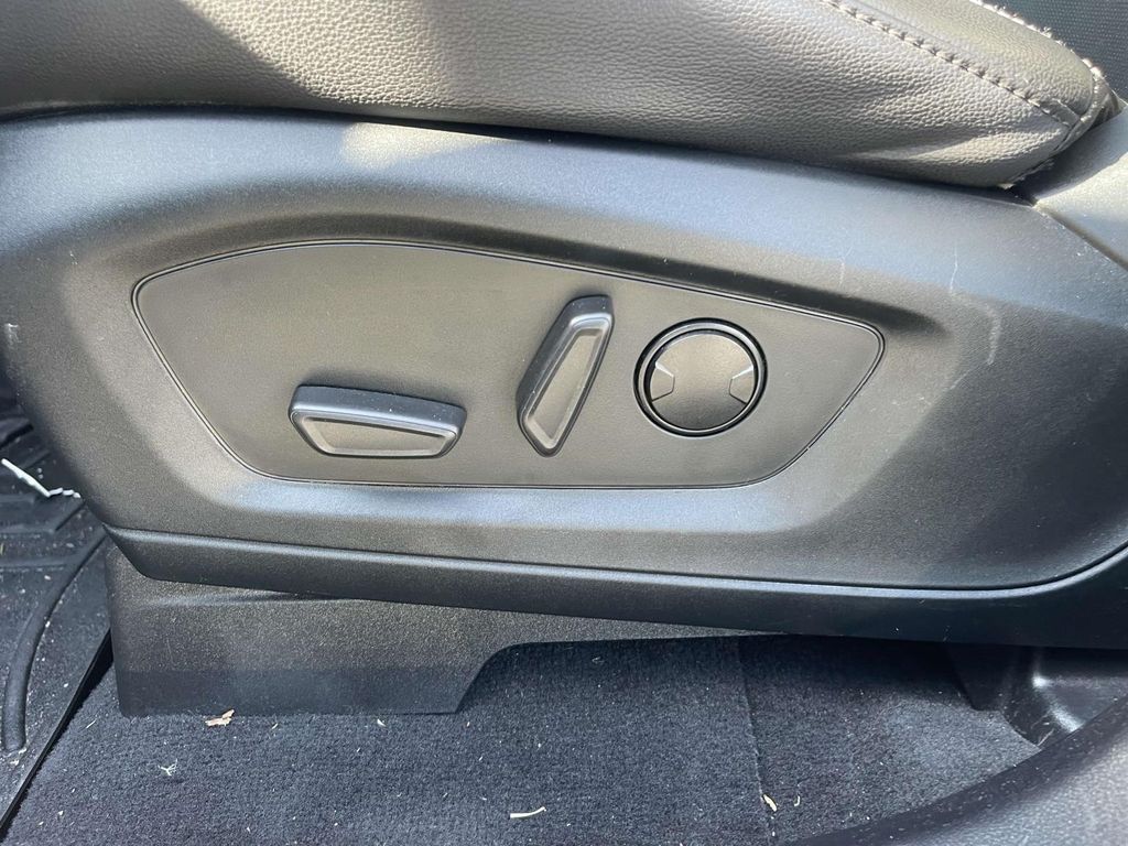 2022 Ford Explorer ST photo 13