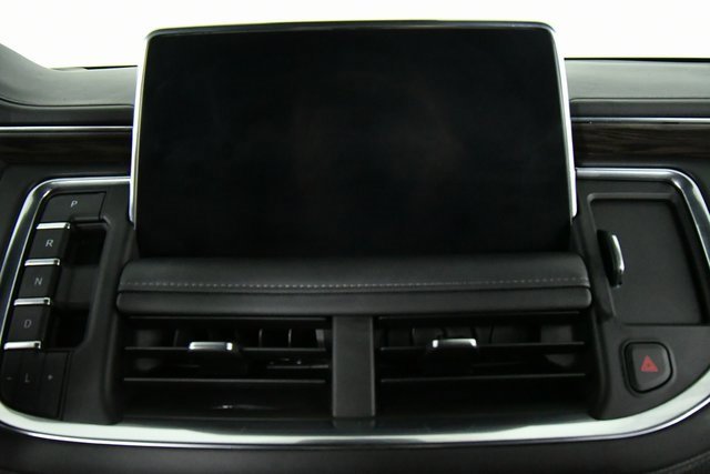 2021 Chevrolet Suburban LT photo 3