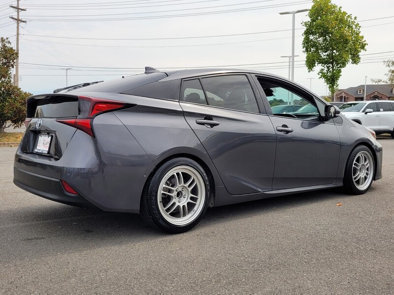 2019 Toyota Prius XLE photo 2