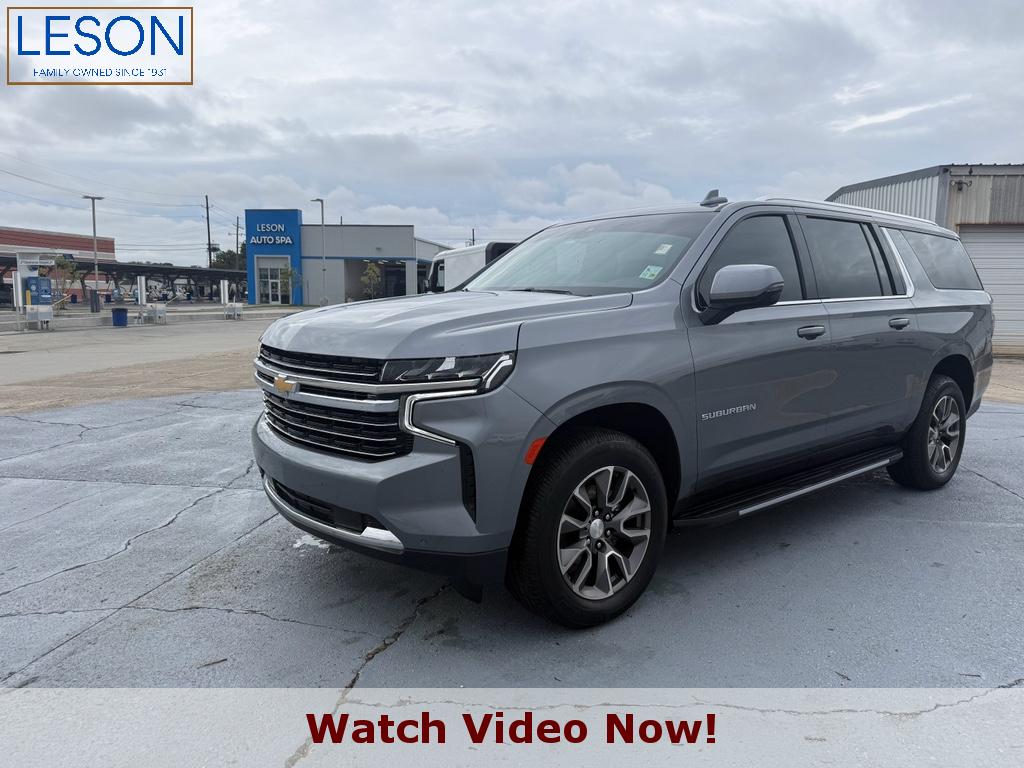 2022 Chevrolet Suburban LT's photo