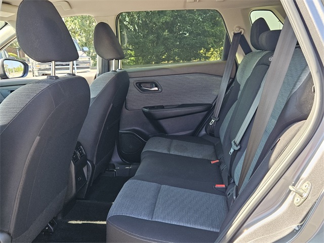 2023 Nissan Rogue SV photo 4