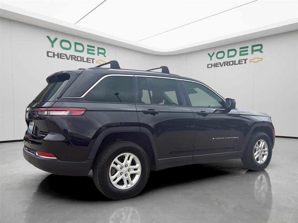 2023 Jeep Grand Cherokee Laredo photo 2