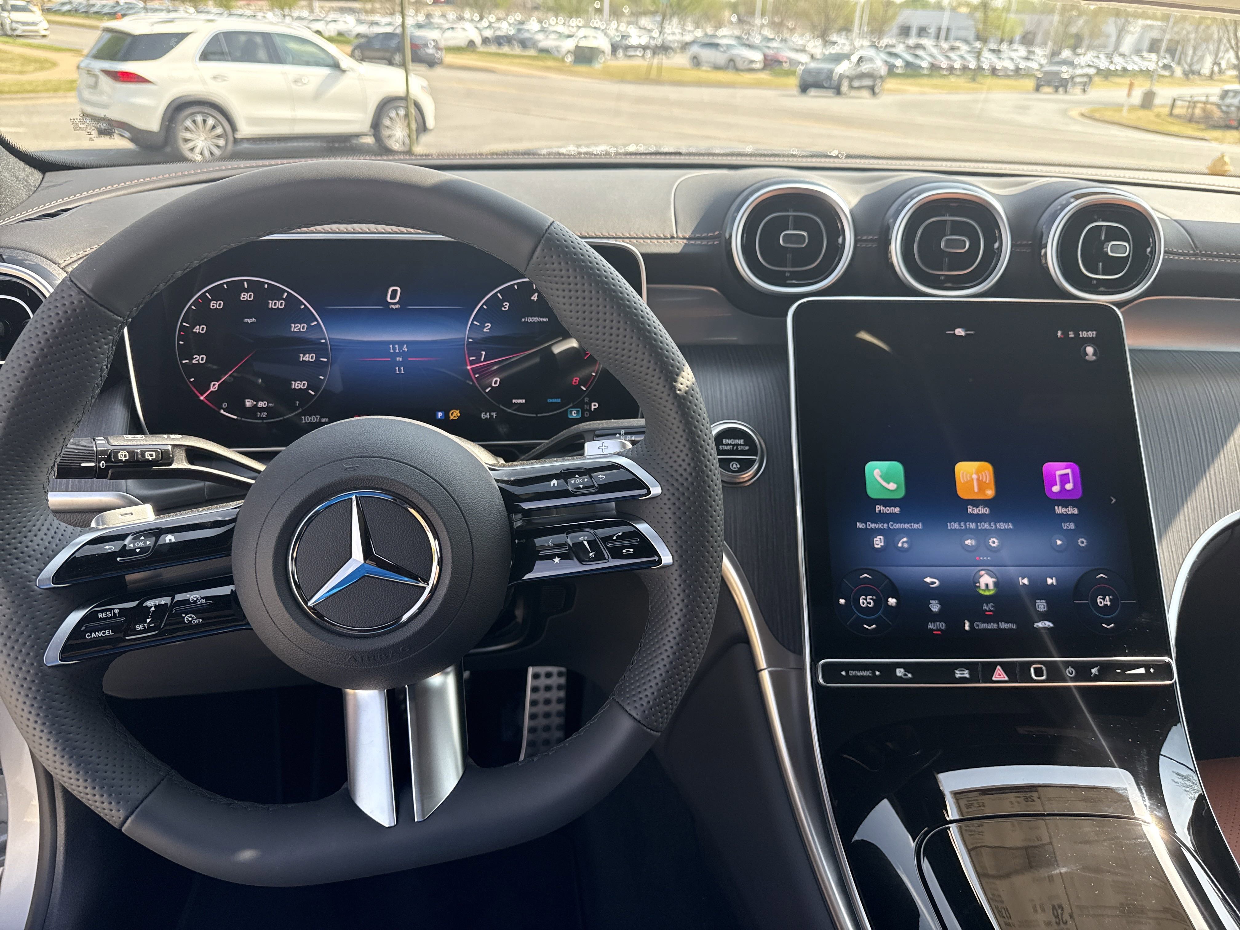 2025 Mercedes Benz GLC 300 4MATIC photo 4