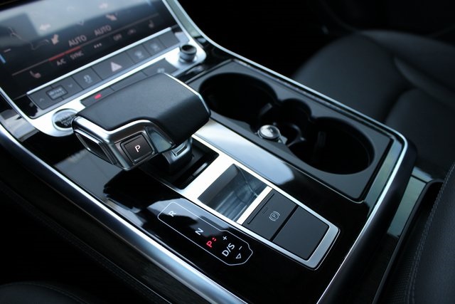 2023 Audi Q7 55 Premium Plus photo 9