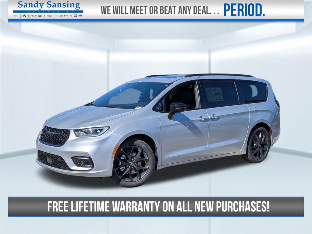 2026 Chrysler Pacifica Limited's photo