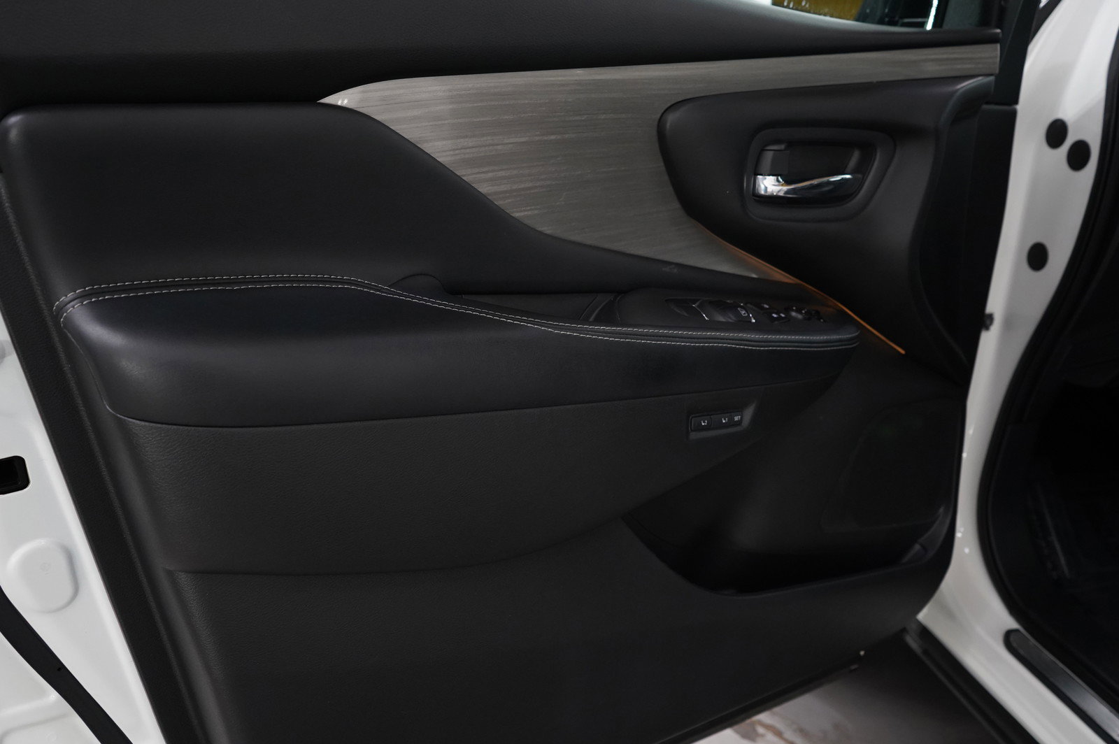 2017 Nissan Murano S photo 23