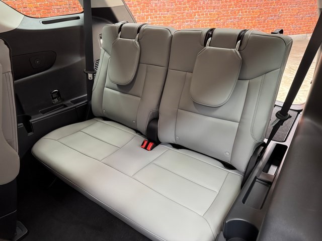 2025 Ford Explorer photo 26