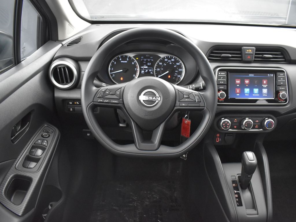 2025 Nissan Versa 1.6 S photo 11