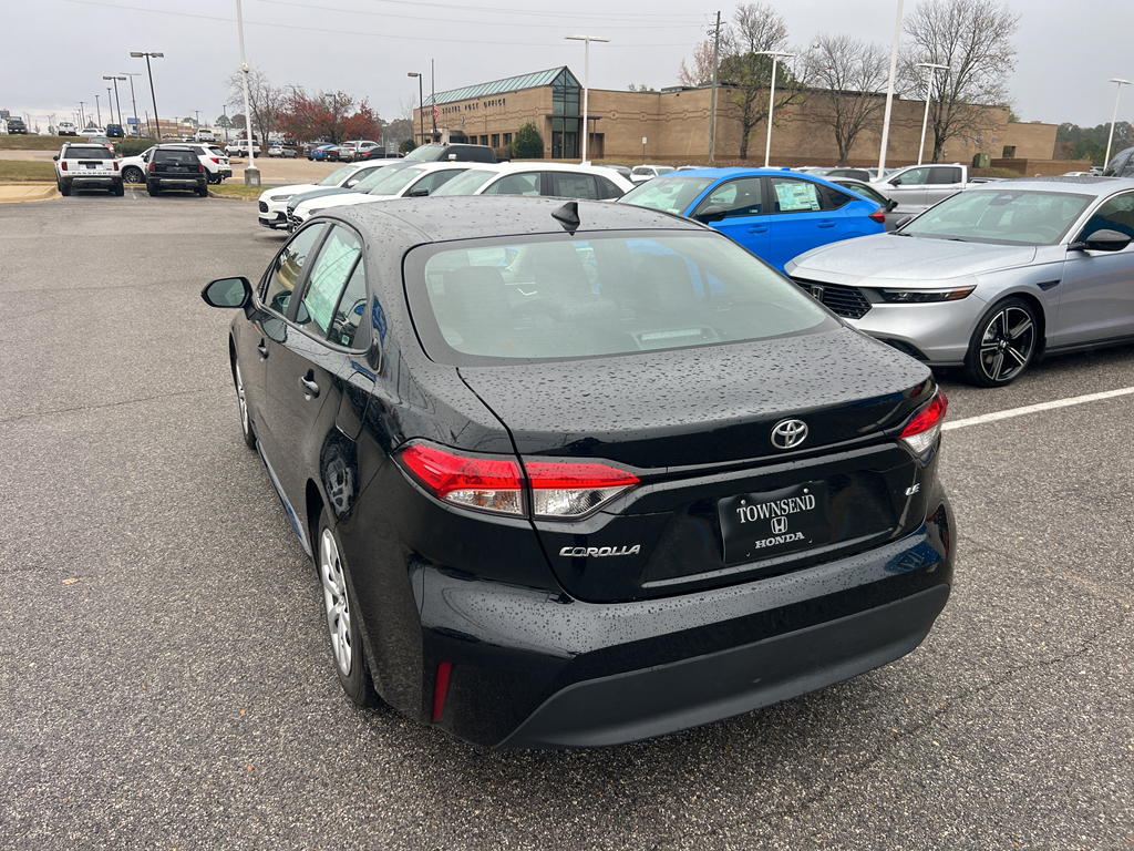 2025 Toyota Corolla LE photo 4