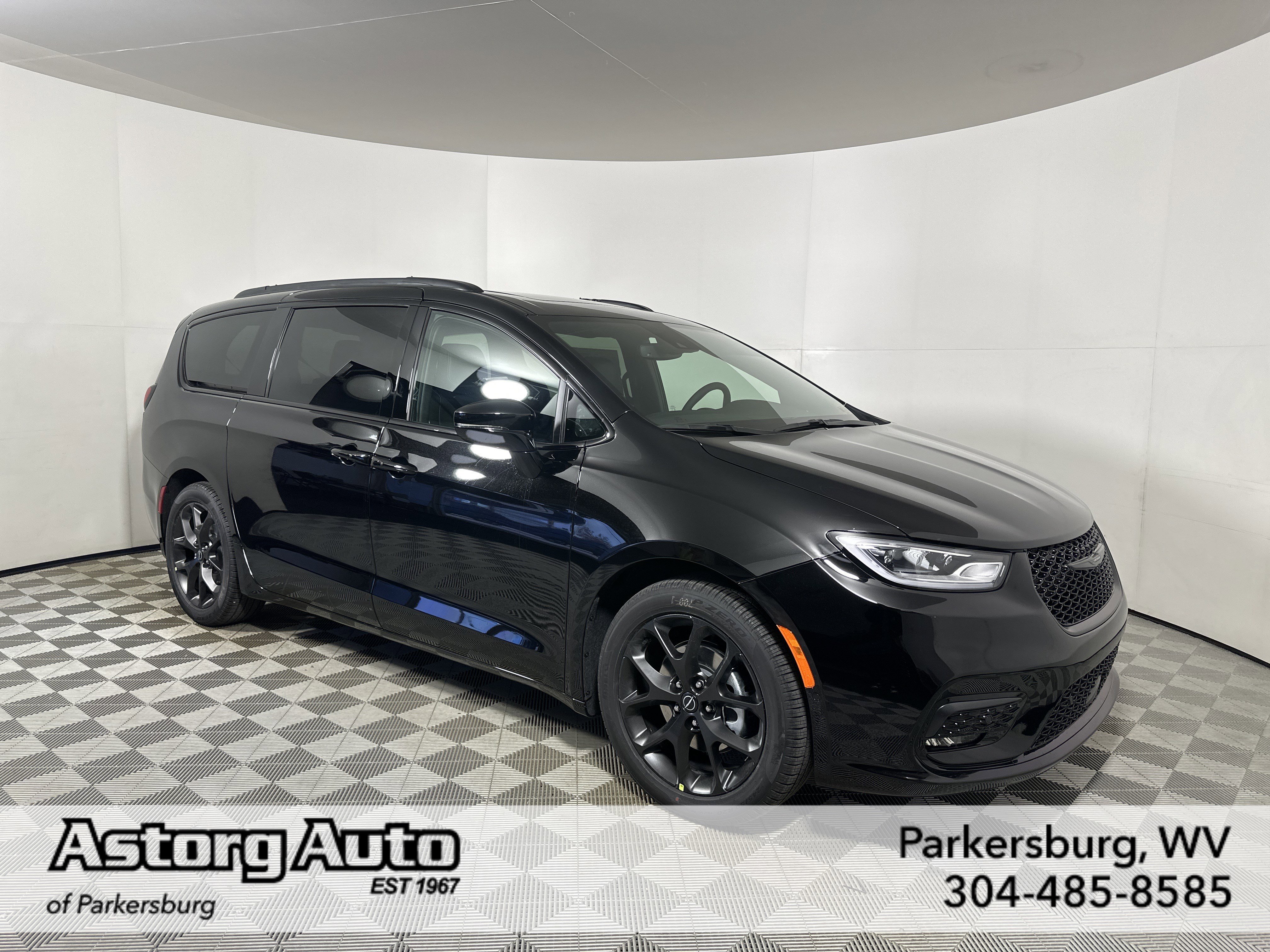 2026 Chrysler Pacifica Limited's photo