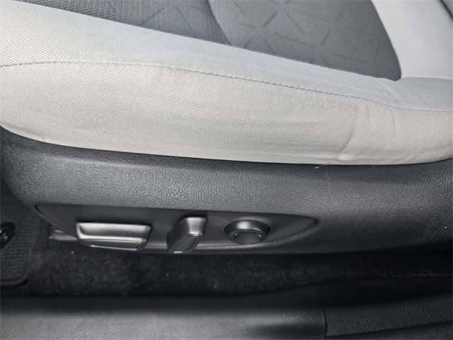 2021 Toyota RAV4 Hybrid XLE photo 13