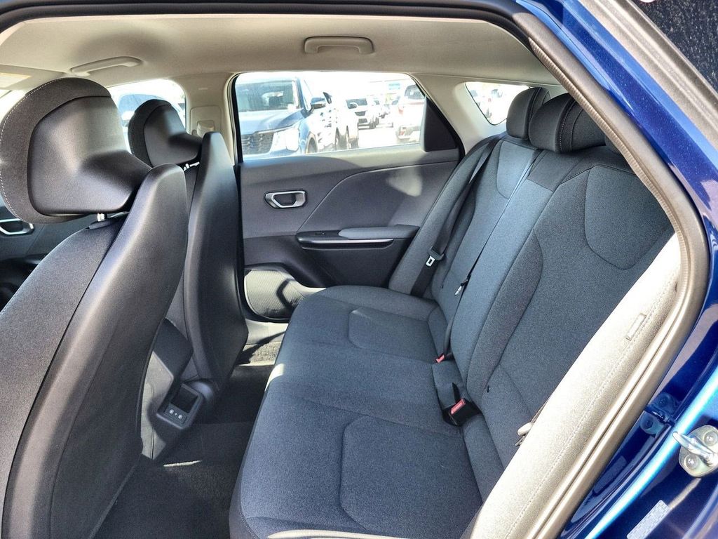 2025 Kia K4 LXS photo 14