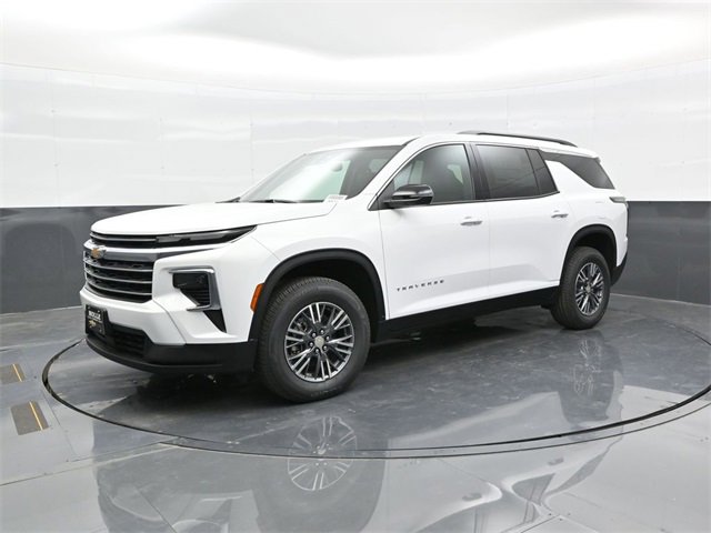 2026 Chevrolet Traverse photo 2