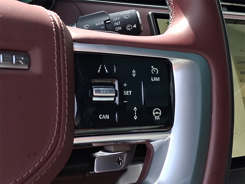 2025 Land Rover Range Rover SE photo 13