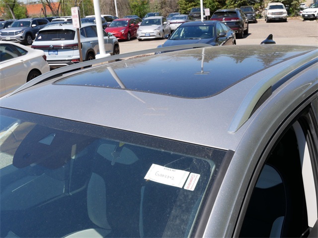 2025 Volkswagen Taos SEL photo 6