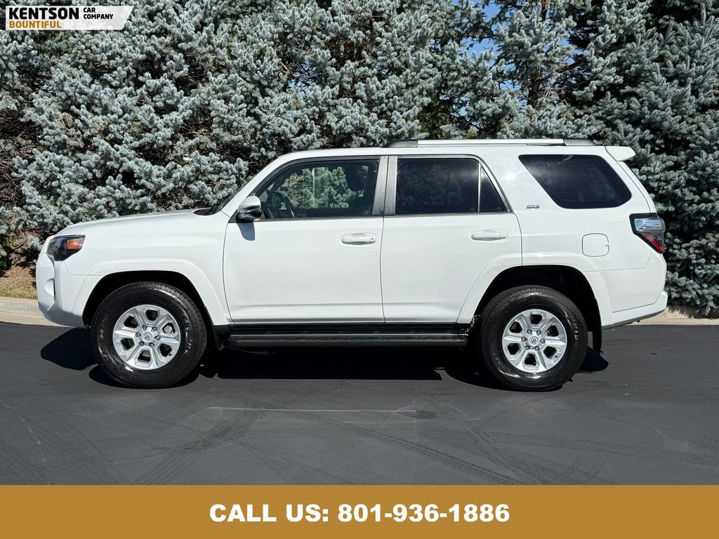 2024 Toyota 4Runner SR5 Premium photo 4
