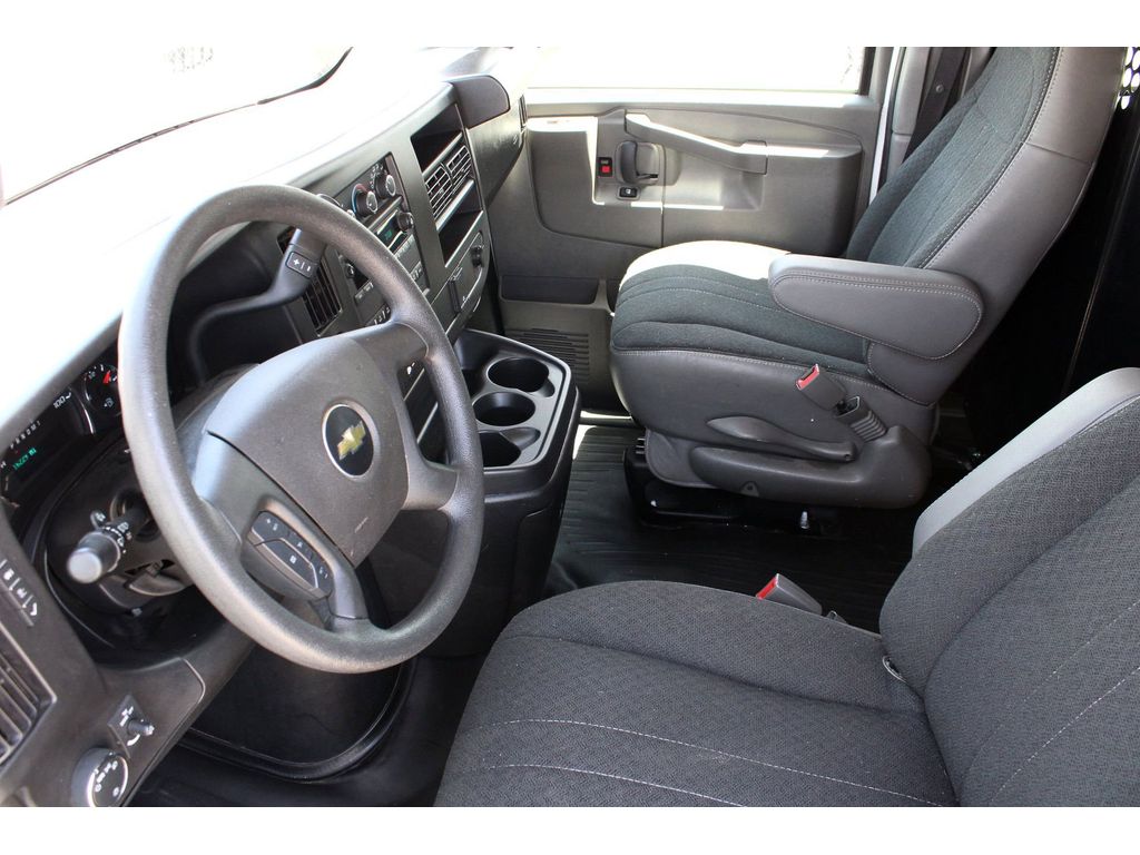 2024 Chevrolet Express 2500 Work Cargo Van photo 4