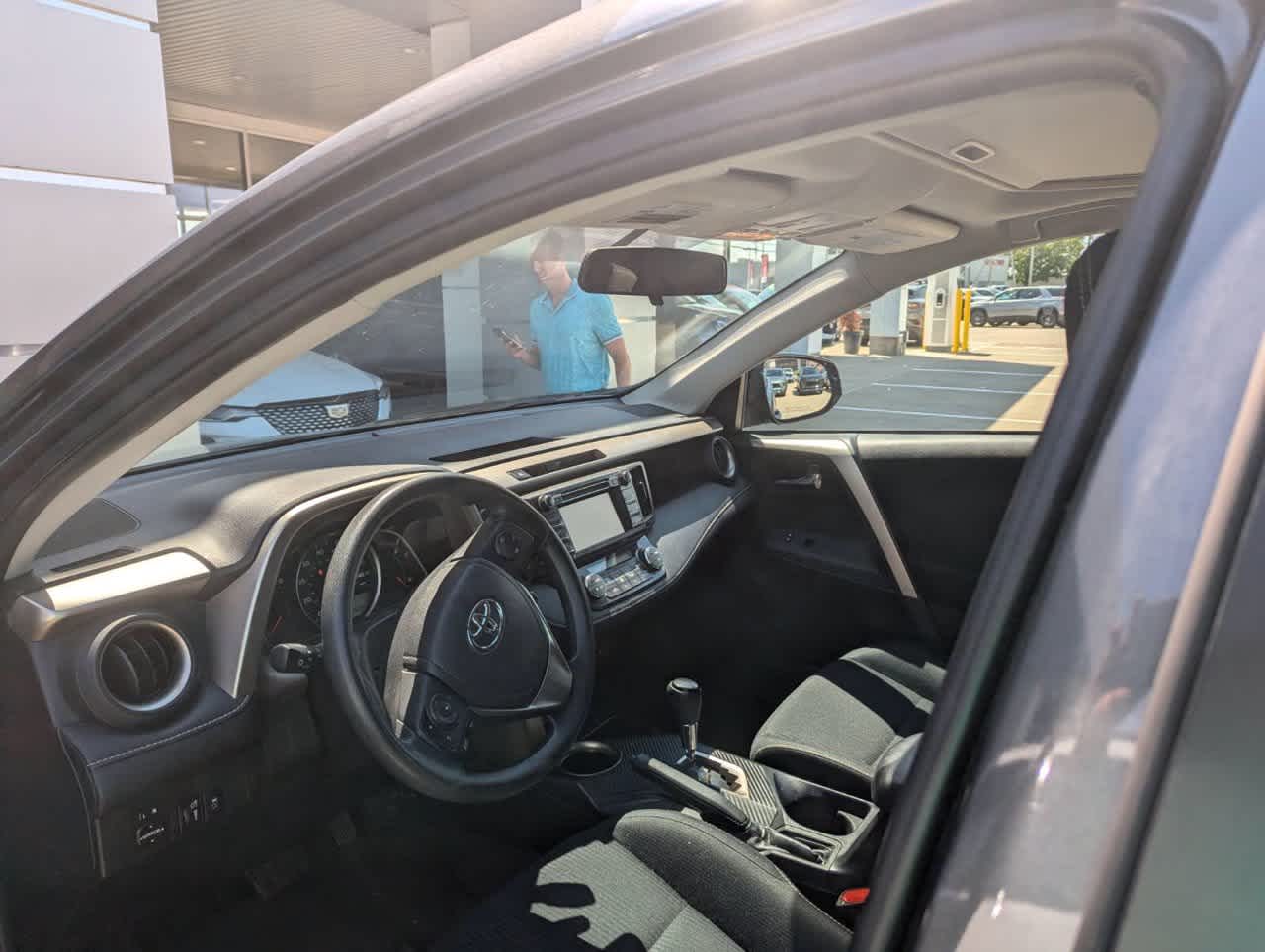 2015 Toyota RAV4 XLE photo 5