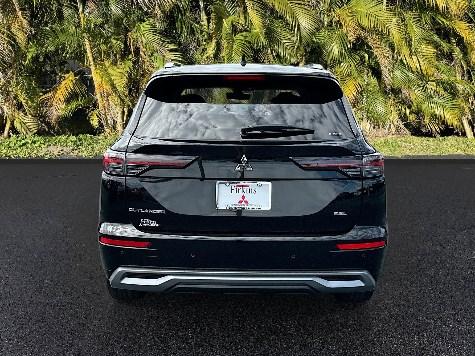 2025 Mitsubishi Outlander SEL photo 4