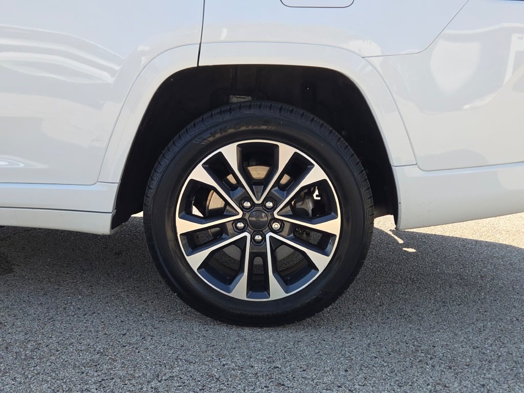 2021 Jeep Grand Cherokee Overland photo 12