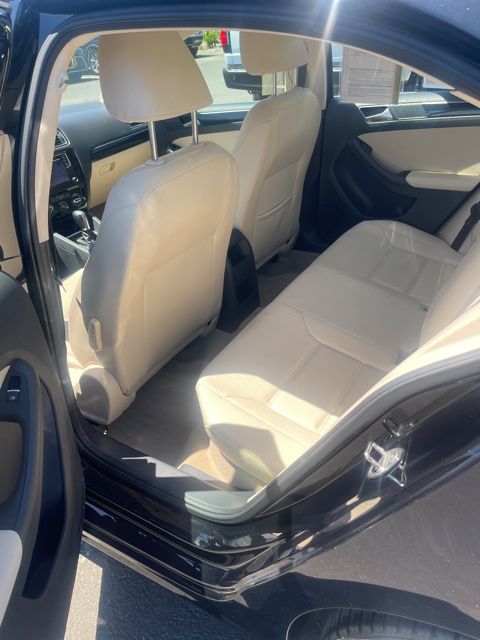 2016 Volkswagen Jetta 1.8T SEL photo 9