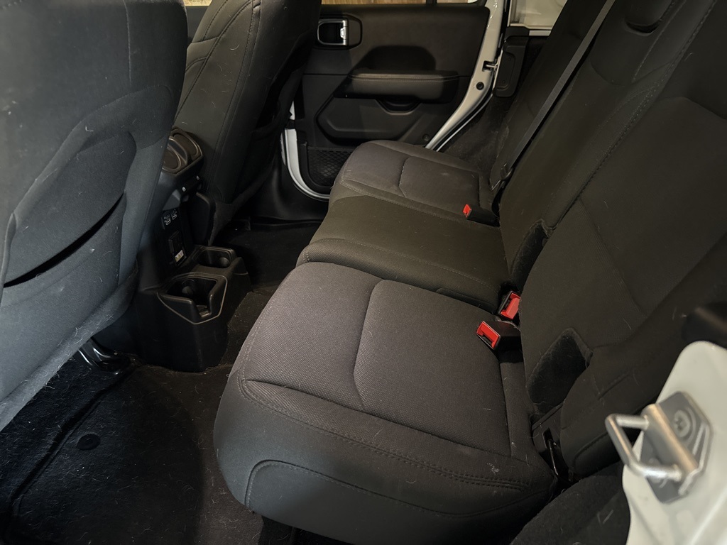 2022 Jeep Wrangler Unlimited Sahara photo 18