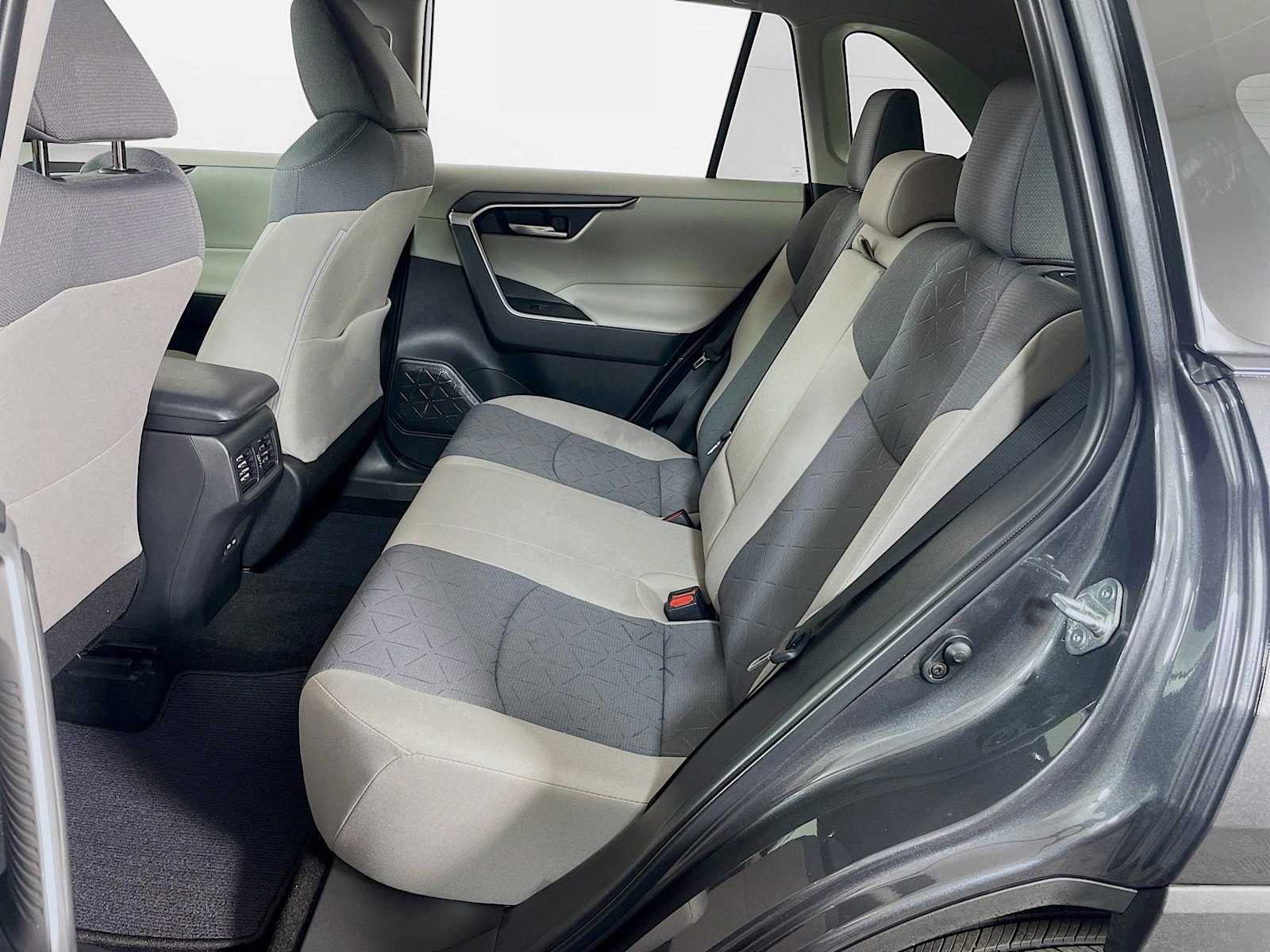 2023 Toyota RAV4 XLE photo 21