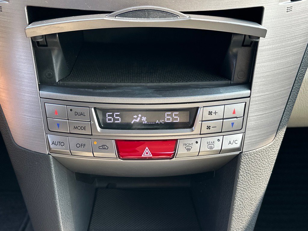 2014 Subaru Legacy 2.5i Limited photo 22