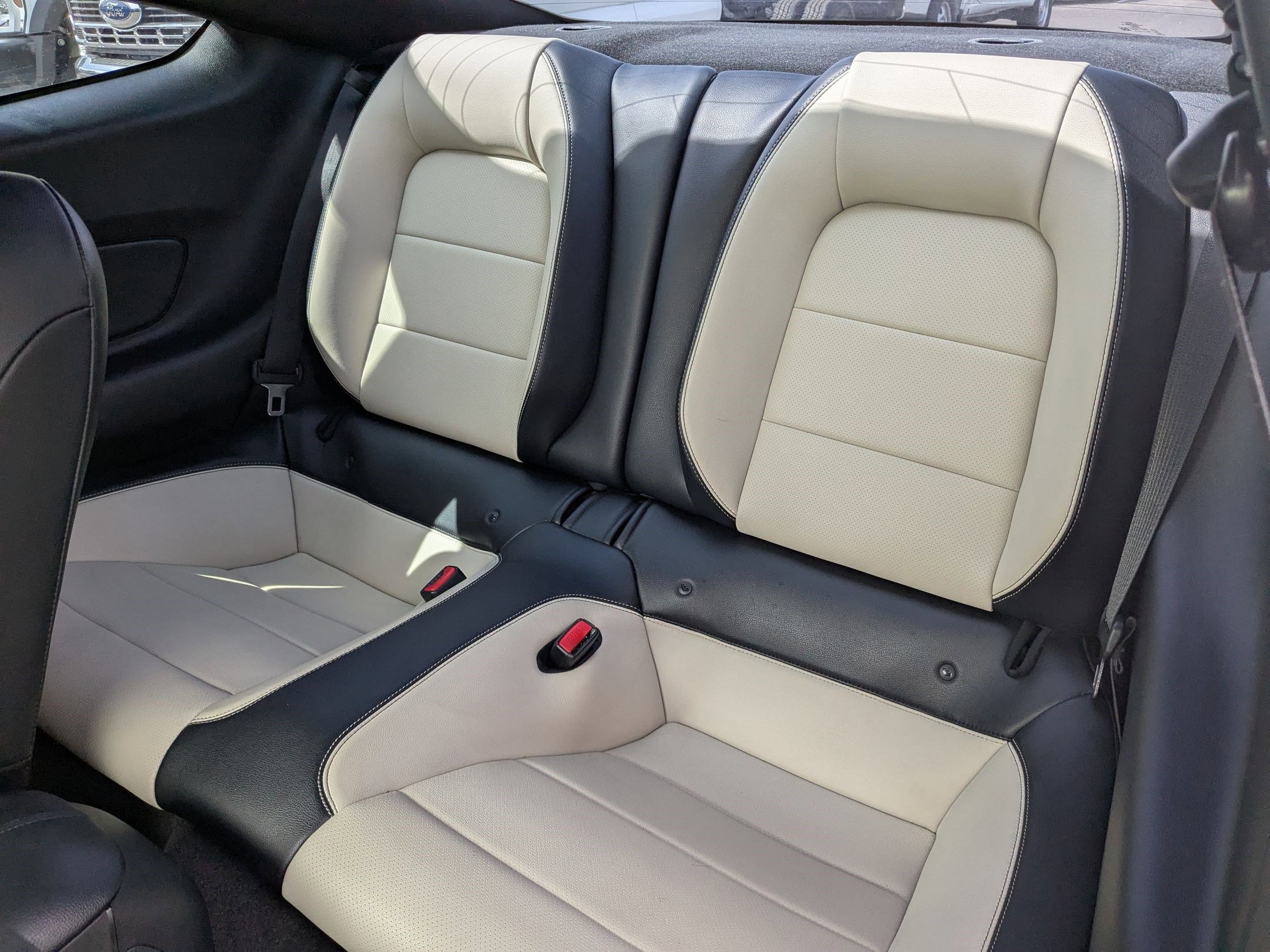 2015 Ford Mustang GT Premium photo 24