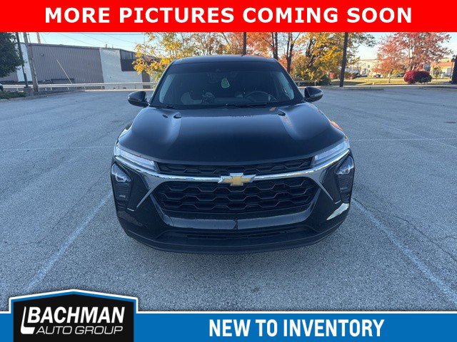 2024 Chevrolet Trax LS photo 2