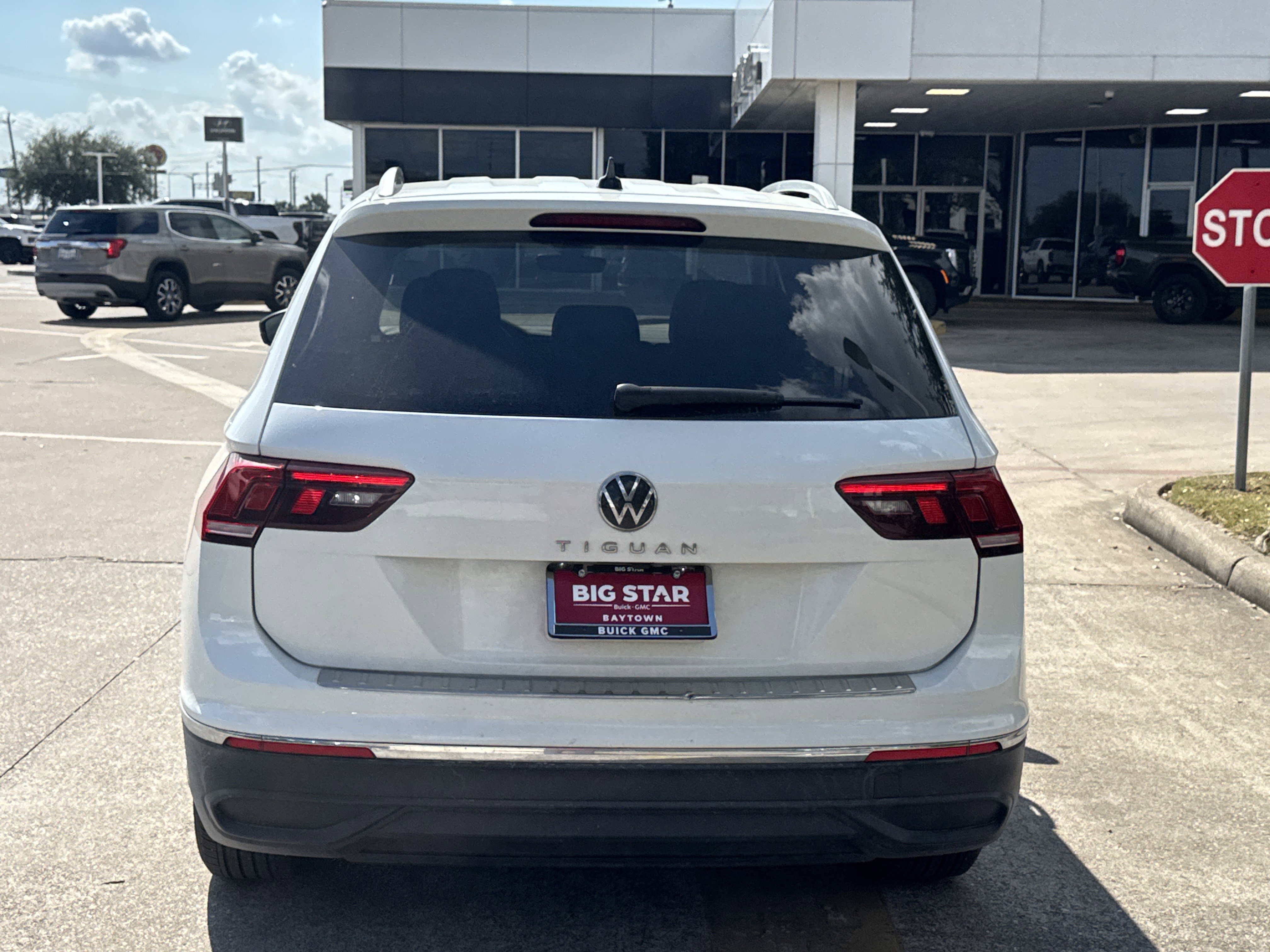 2024 Volkswagen Tiguan SE Wolfsburg Edition photo 3