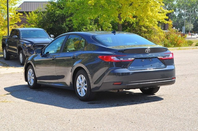 2025 Toyota Camry LE photo 4