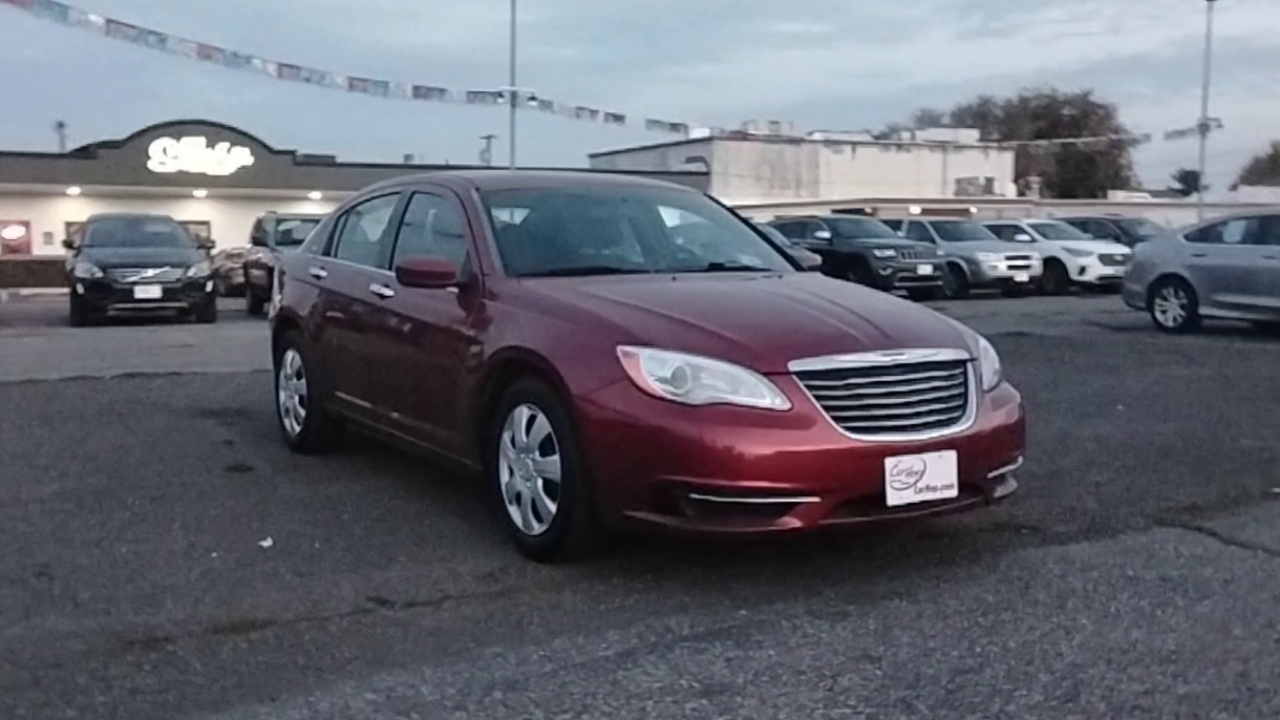 2014 Chrysler 200 LX photo 2