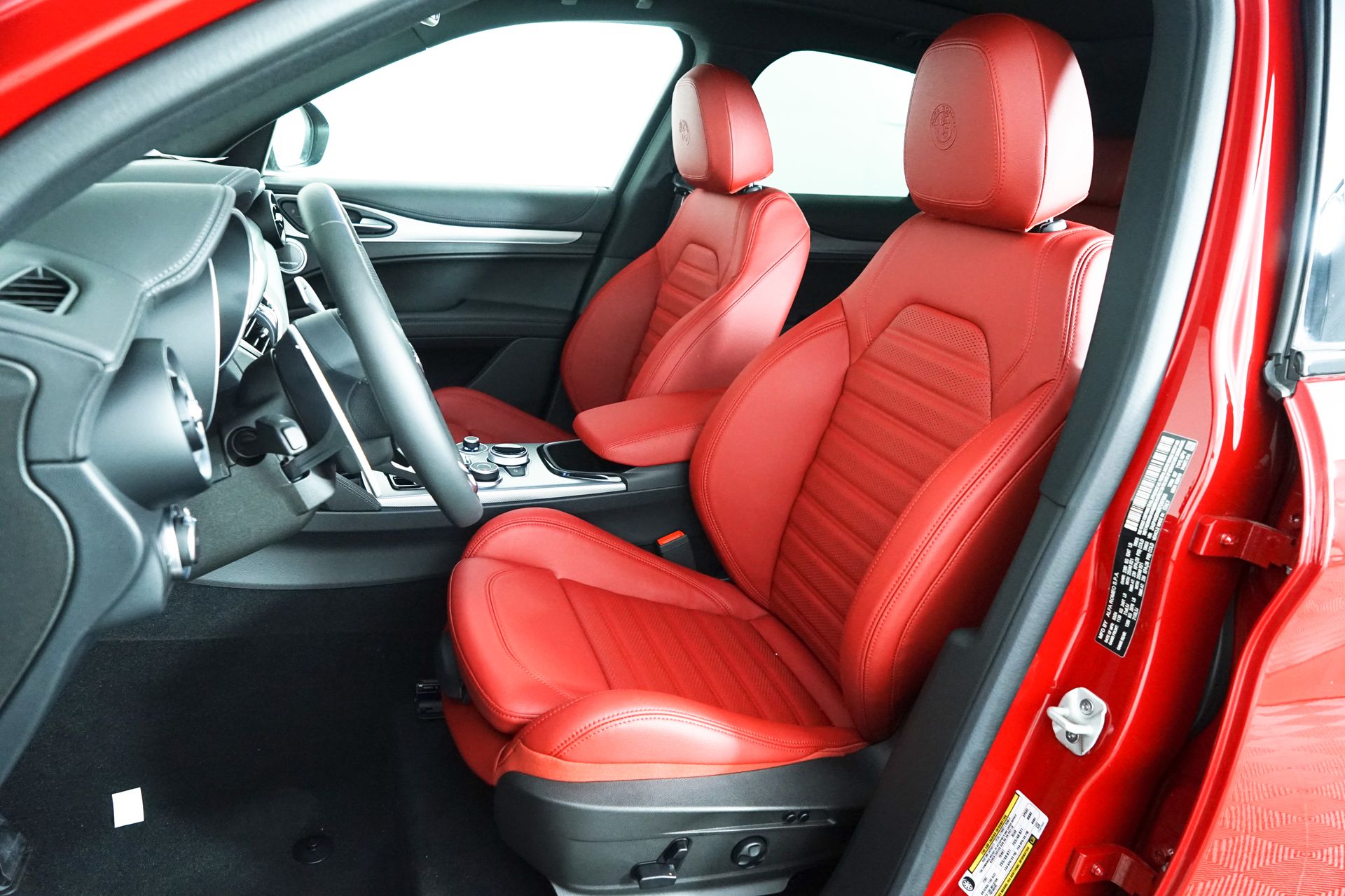 2024 Alfa Romeo Stelvio photo 16
