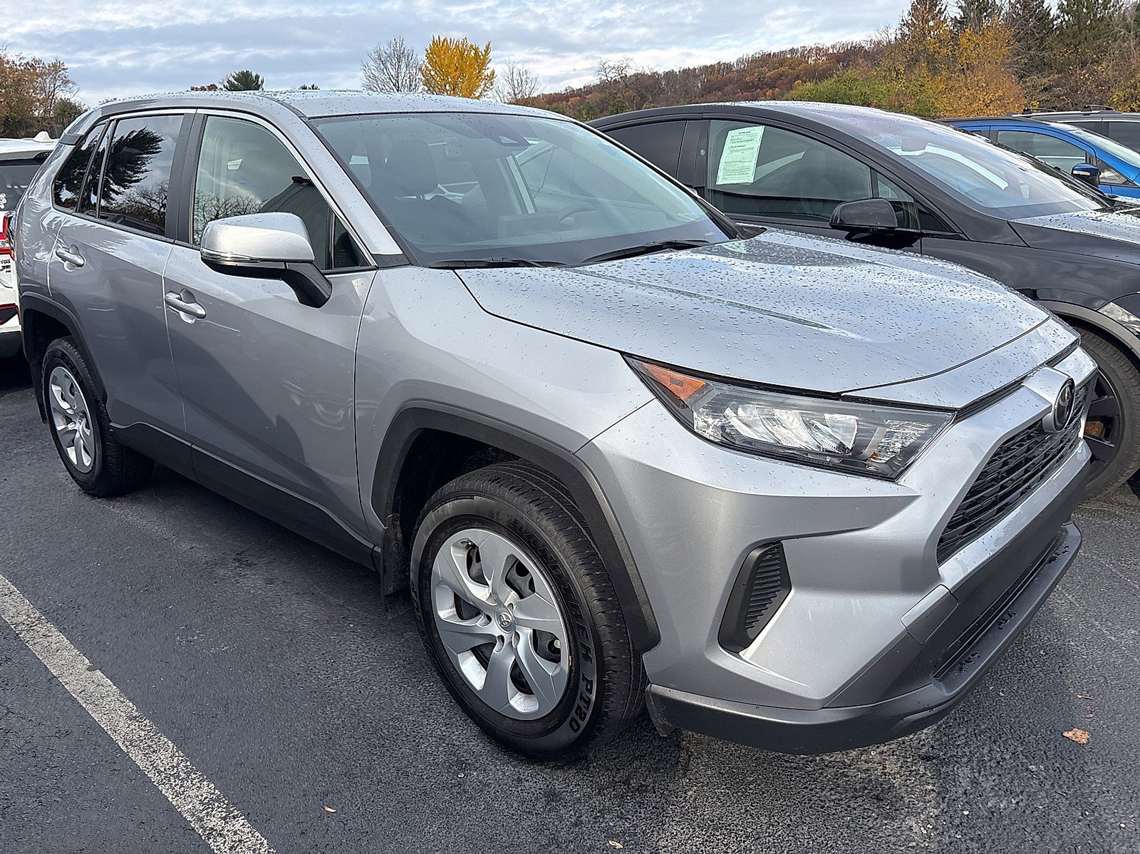 2022 Toyota RAV4 LE photo 3