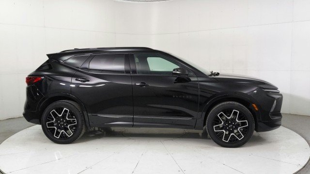 Used 2024 MOSAIC BLACK Chevrolet RS image 6