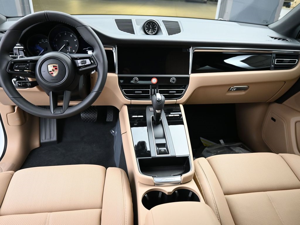 2026 Porsche Macan T photo 5