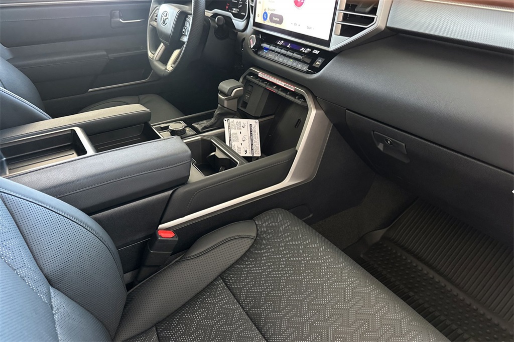 2025 Toyota Tundra Limited CrewMax photo 15