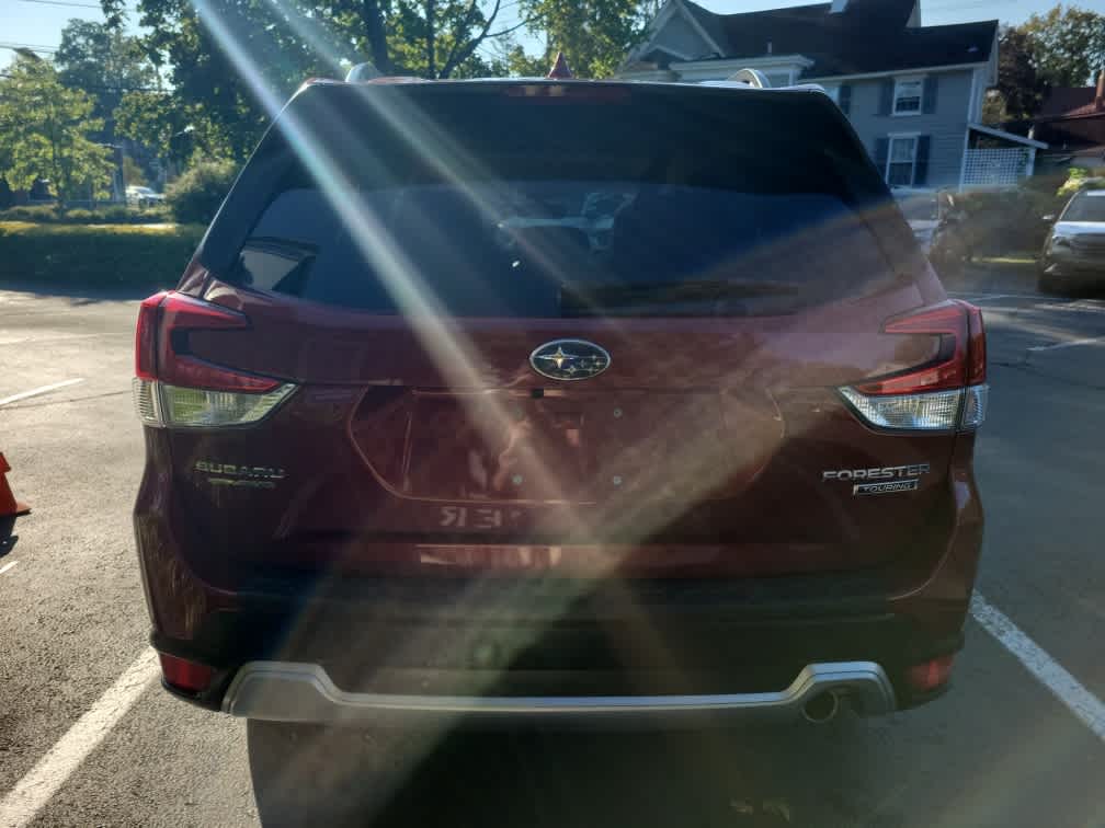 2021 Subaru Forester Touring photo 3