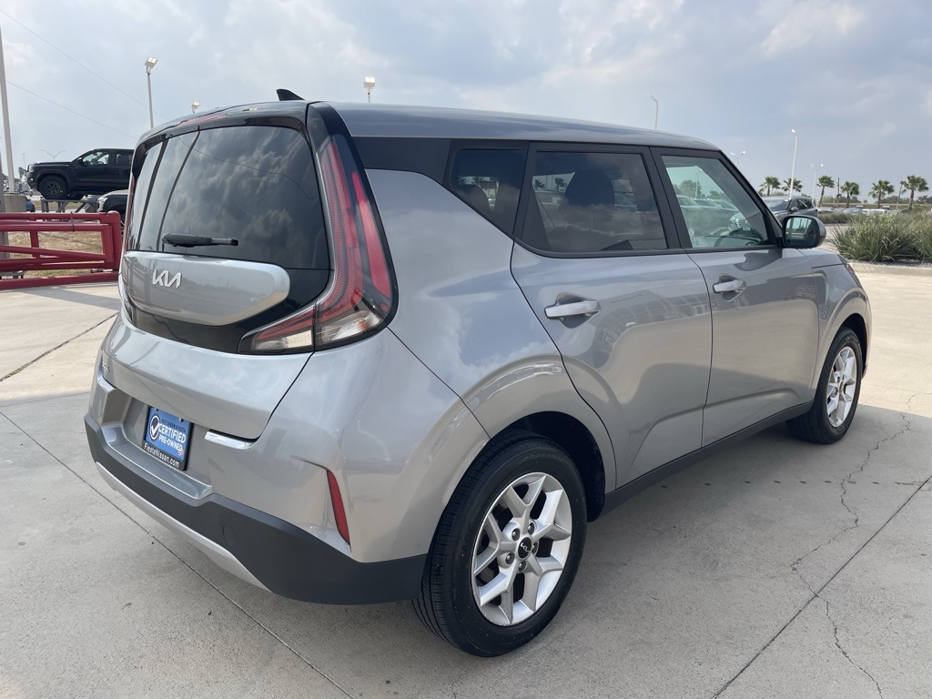 2024 Kia Soul LX photo 3