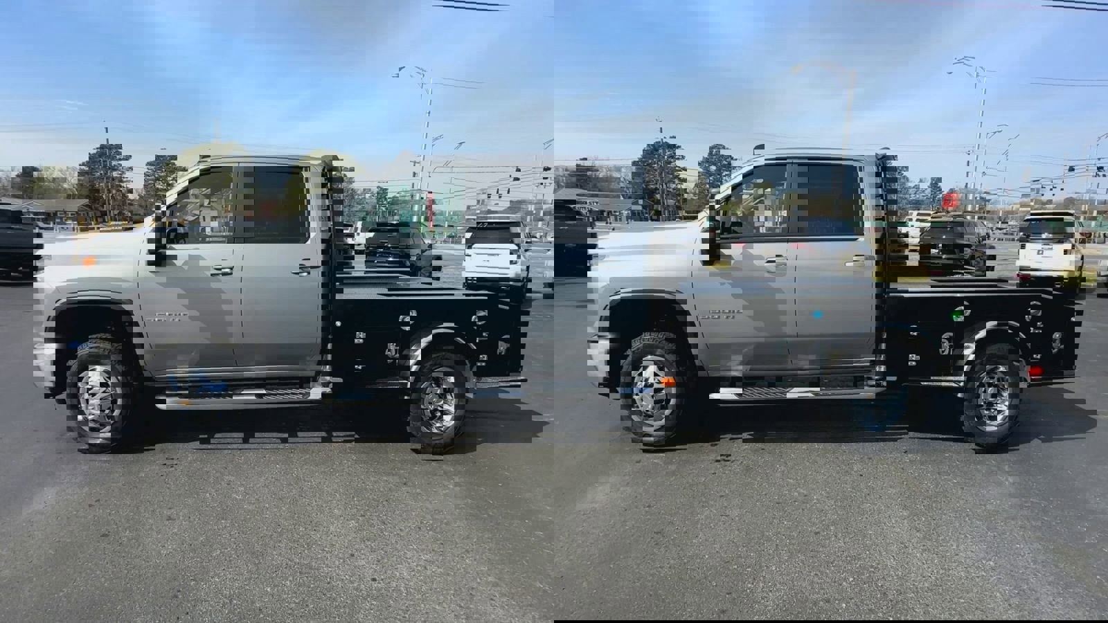 2025 Chevrolet Silverado 3500HD LT photo 4