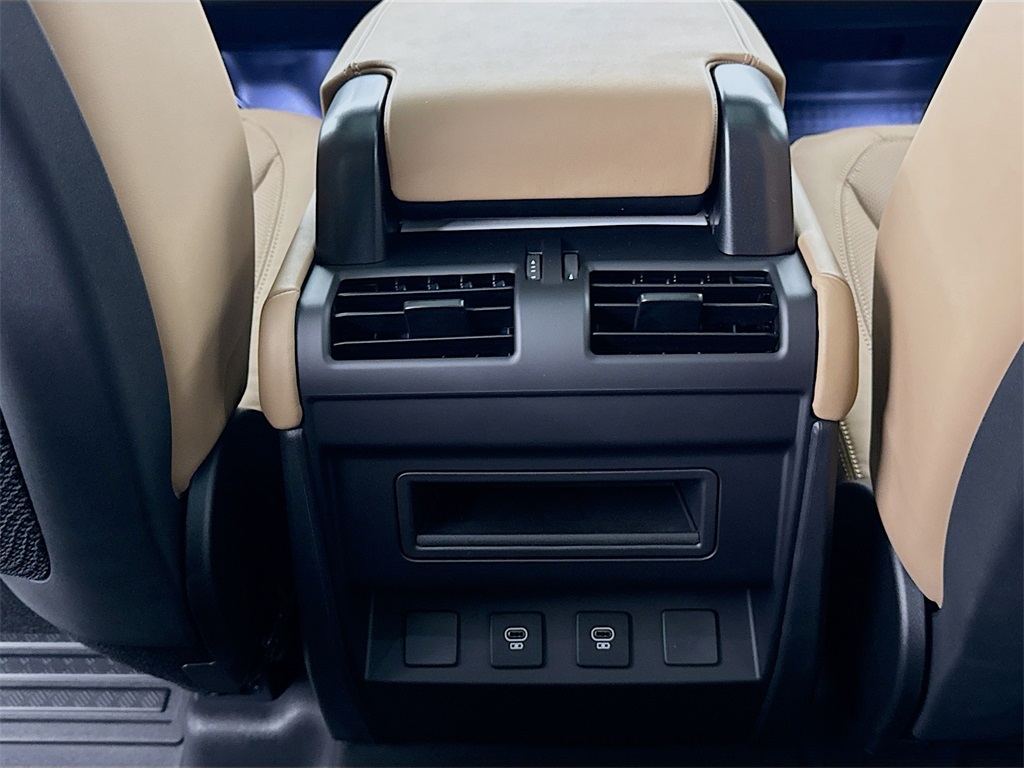 2025 Land Rover Defender 110 X-Dynamic SE photo 21