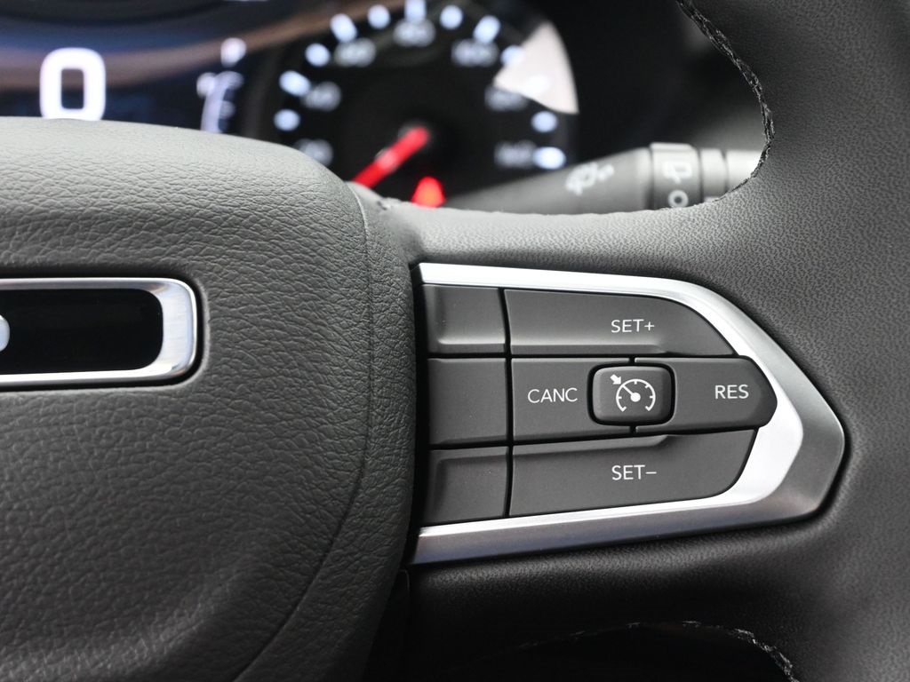 2025 Jeep Compass Latitude photo 2