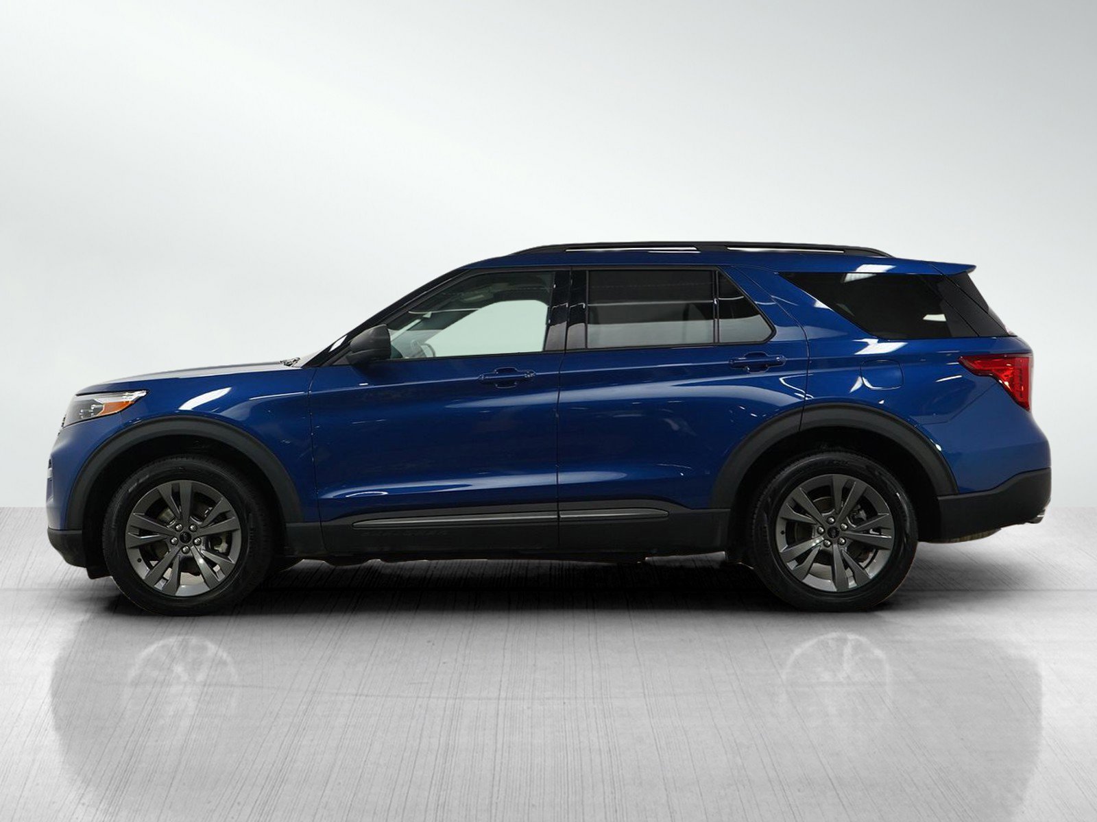 Used 2021 Ford Explorer XLT with VIN 1FMSK8DH3MGA79366 for sale in Burnsville, Minnesota