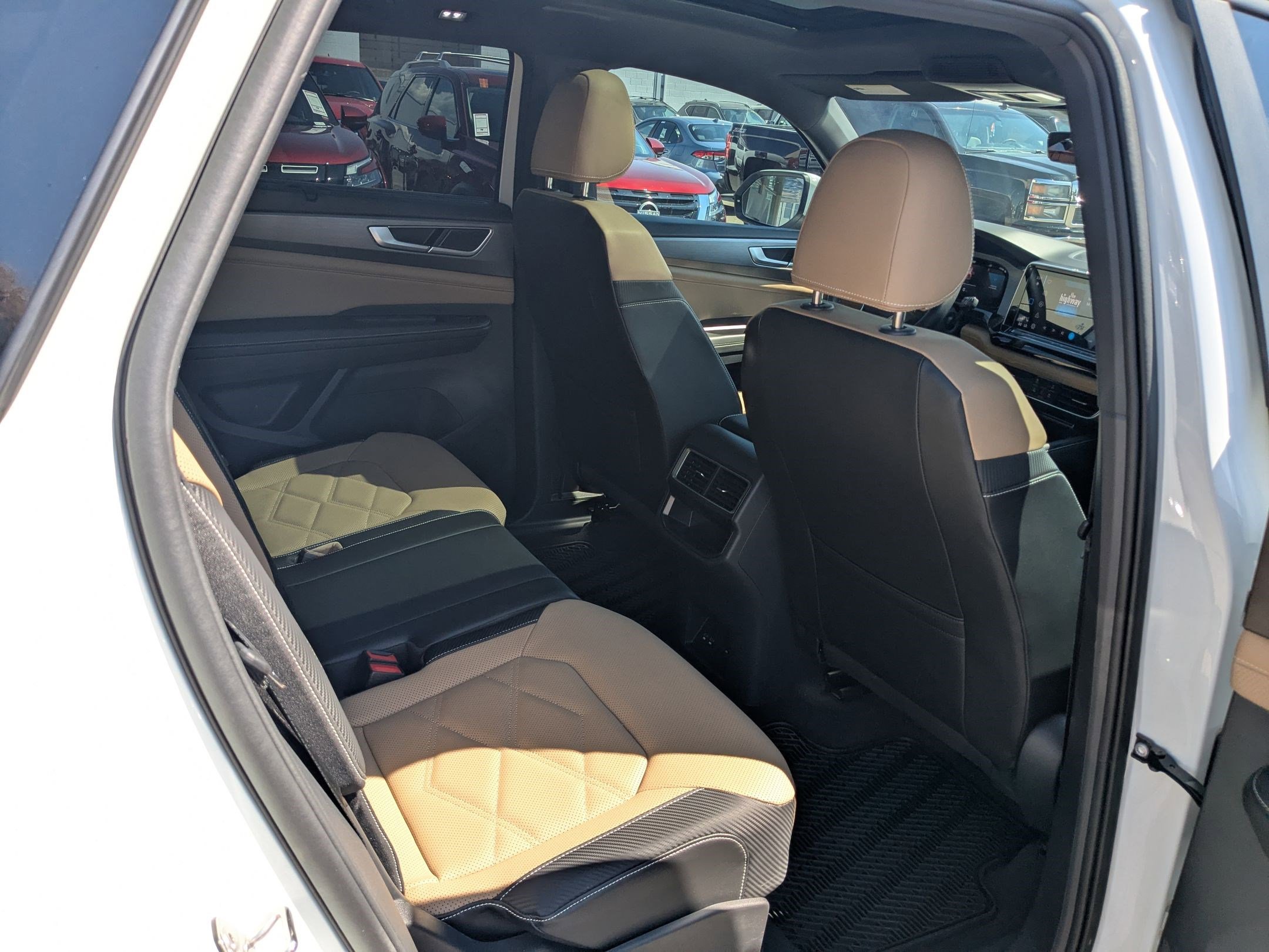 2024 Volkswagen Atlas Cross Sport SE Technology photo 25