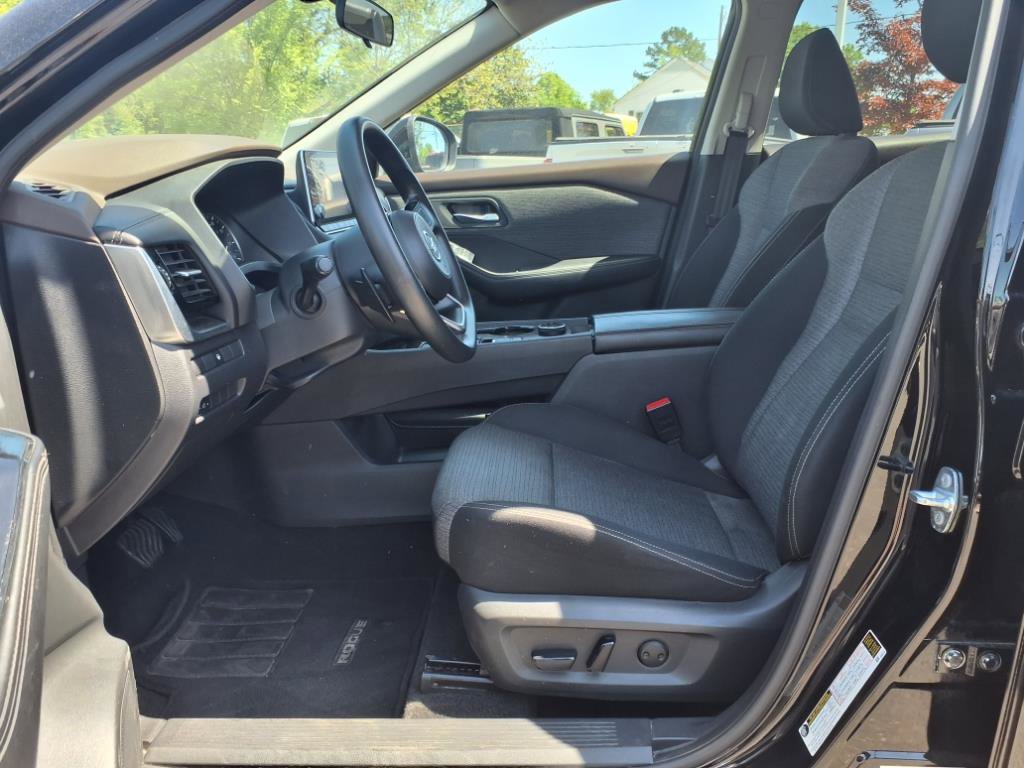 2021 Nissan Rogue SV photo 3