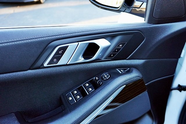 Used 2020 White BMW sDrive40i image 26