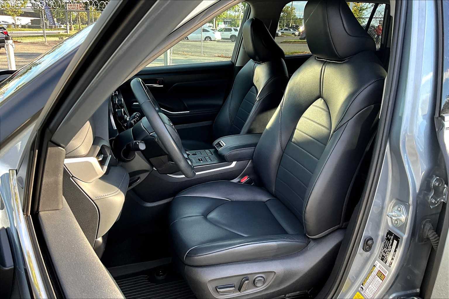 2022 Toyota Highlander XLE photo 7