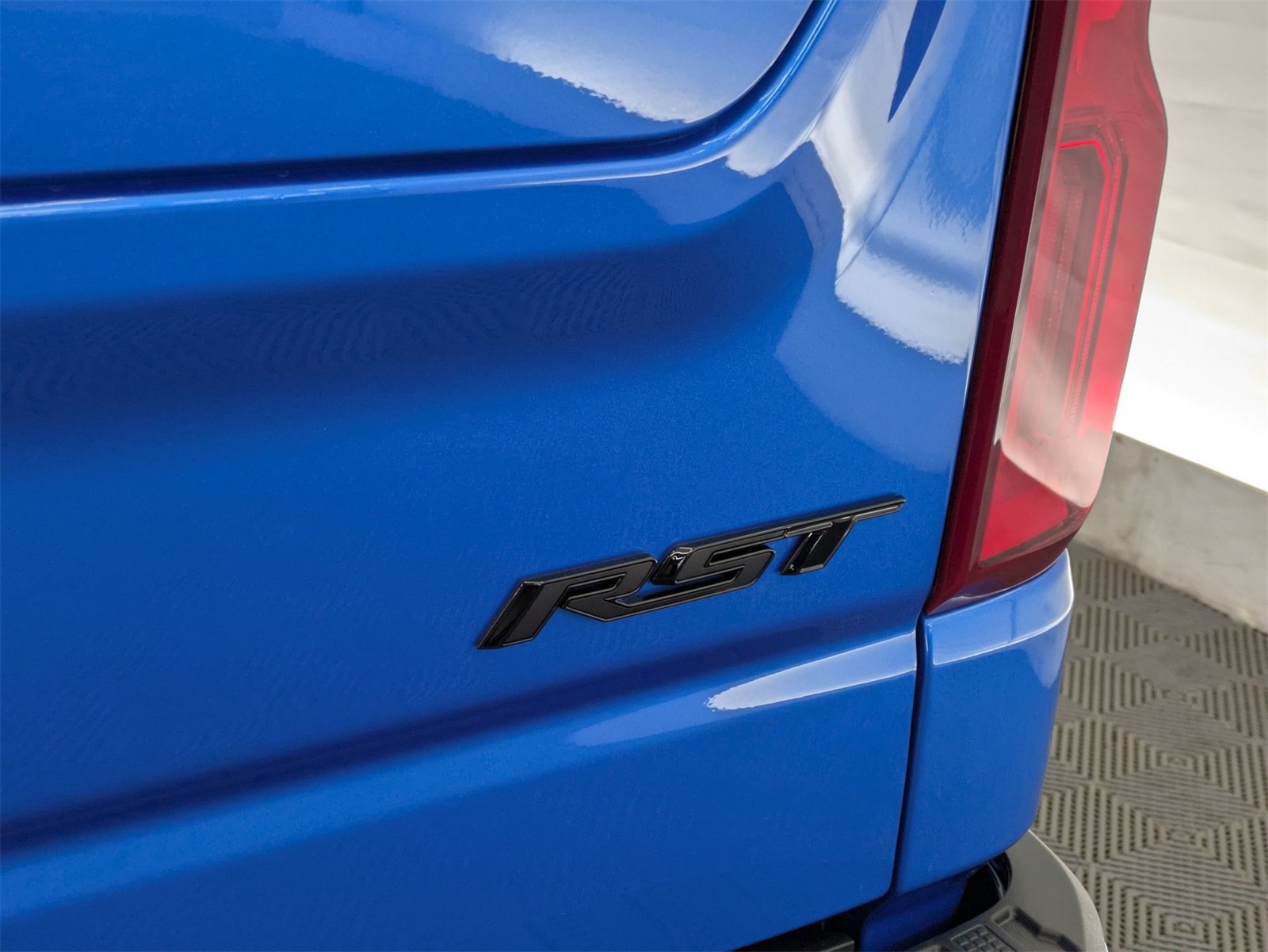 2025 Chevrolet Silverado 1500 RST photo 13