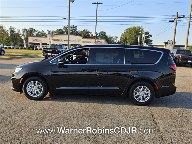2026 Chrysler Pacifica photo 4
